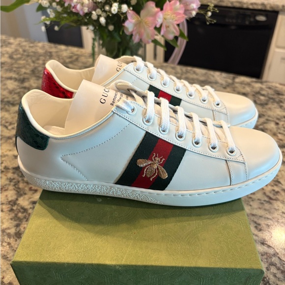 Gucci White Sneakers with Red and Green Stripe - Picture 2 of 5
